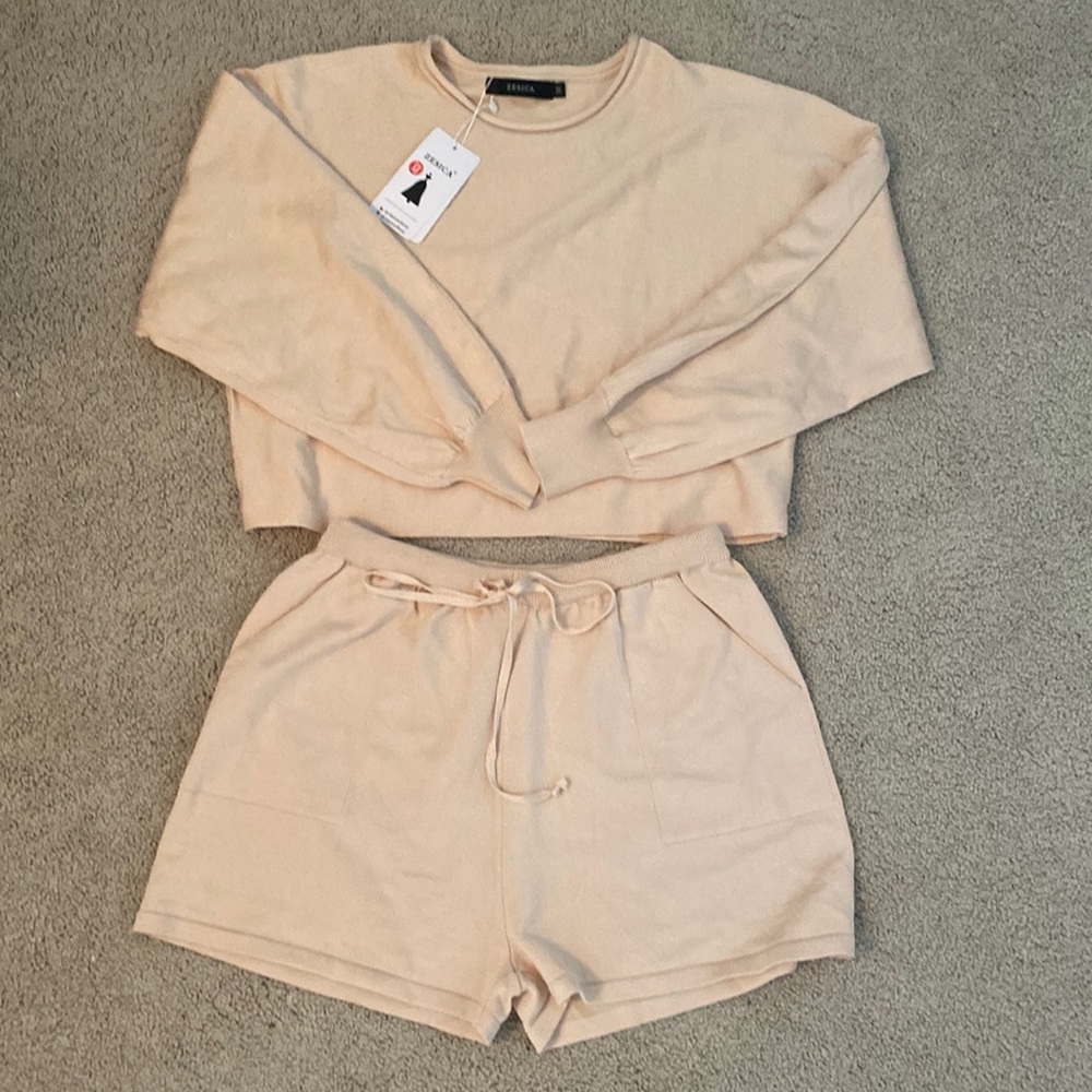 Zesica Crop Top with Shorts Sweatsuit NWT